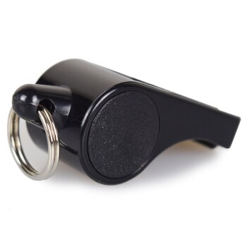 Schwarzes Kunststoff-Hundetrainingspfeife mit Metall-Schlüsselring auf weißem Hintergrund.