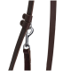 Braune Lederhundeleine mit einem silbernen Metallclip und verstellbarem Schnallenverschluss, die ein robustes Design für Tierbesitzer zeigt.