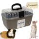 Kleine beige Transportbox mit schwarzem Griff und durchsichtigem Deckel mit der Aufschrift 'Transport', gezeigt mit einem Meerschweinchen und einer stehenden Maus.