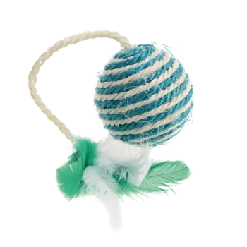 Jouet pour chat coloré avec une balle en corde rayée bleue et blanche attachée à une base à plumes vertes, idéal pour les animaux joueurs.