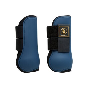 Blaue schützende Pferdebeinschoner mit schwarzen Riemen, die ein goldenes Logo auf einem Beinschoner aufweisen.
