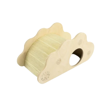 Holz-Haustierversteck mit einem wolkenförmigen Design, mit einem runden Eingang und Blumengravuren an den Seiten.