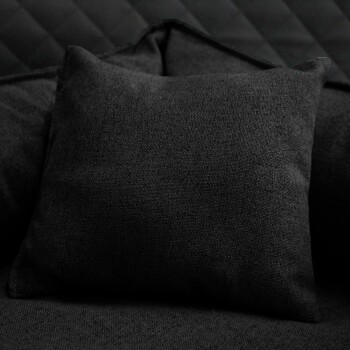 Schwarzes Haustierbett aus strukturiertem Stoff mit erhöhten Seiten und passendem quadratischem Kissen innen.