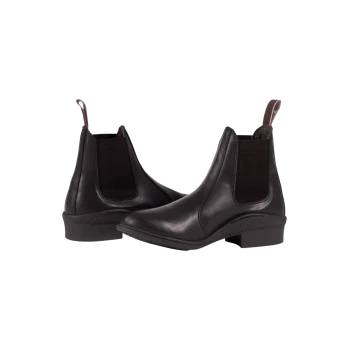 Schwarze Leder-Ankle-Boots mit elastischen Seitenpaneelen und Zuglaschen, aus einem leichten Winkel angezeigt, um beide Seiten zu zeigen.