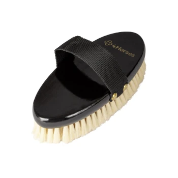 Schwarze Pferdebürste mit weichem Borstenkopf und schwarzem Riemen, mit dem Logo '4 Horses' auf der Oberseite geprägt.