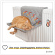 Eine orangefarbene getigerte Katze liegt auf einem grauen Heizkörperbett mit bunten Designs darüber und einem Thermometersymbol. Text: "Der neue Lieblingsplatz deiner Katze."