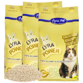 Tofu Katzenstreu 7,5 kg Drei Tüten Lyra Power Tofu Katzenstreu, jeweils 2,5 kg, mit verstreuten Granulaten davor, mit einer Katzengrafik und Text auf Deutsch.