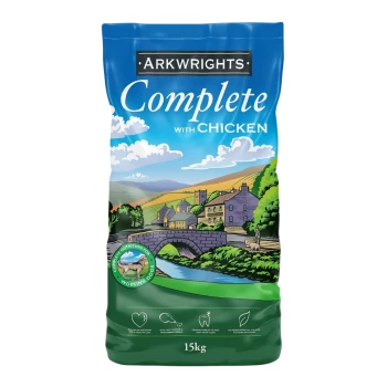 Eine 15 kg schwere Tüte Arkwrights Complete Hundefutter mit Hühnchen, die eine malerische Landschaftsillustration und ein Logo für Arbeitshunde zeigt.