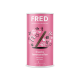 Dose mit FRED Lamm-Snacks für Haustiere, mit einem rosa Design und verspielten Grafiken sowie dem Text "Snacks Lammstreifen" und "Kausnacks aus Lamm."