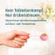 Hand hält rosa Schaufel mit braunem Pulver; Text: „Kein Kampf um Tabletten. Einfach darüberstreuen. Hühnergeschmack, Pulver für Nass- oder Trockenfutter.“