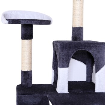 Ein plüschiger, mehrstöckiger Katzenbaum in Grau und Weiß, mit einer oberen Plattform, einem Kratzbaum und einem gemütlichen Versteck.