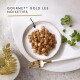 Bol de morceaux d'aliment humide pour animaux sur assiette blanche avec persil et fourchette dorée ; étiquette : «GOURMET™ GOLD LES NOISETTES»