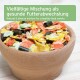 Schüssel mit buntem Tierfutter mit Flocken und Pellets, beschriftet mit "Natürliche & vielfältige Mischung für eine gesunde Futtervielfalt."