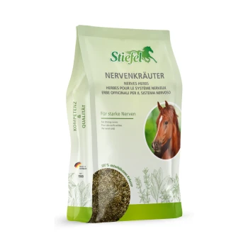 Stiefel Nervenkräuter Nahrungsergänzungsmittel für Pferde, fördert starke Nerven, mit einem Foto eines Pferdes auf der Verpackung.
