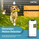 Ein Beagle läuft auf Gras mit einem Spielzeug, neben Text über "Ultravision Motion Detection" und dessen Funktionen zur Haustierüberwachung.