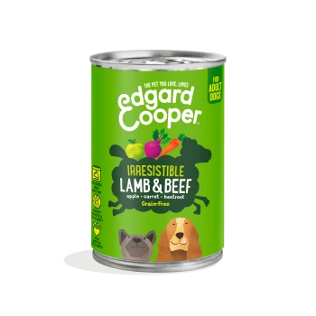 Can of Edgard Cooper dog food labeled "Irresistible Lamb & Beef" with apple, carrot, and beetroot, grain-free, for adult dogs.