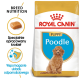 Torba z karmą dla szczeniąt Royal Canin Poodle z puszystym szczeniakiem pudla, z tekstem podkreślającym odżywianie rasy i wsparcie odporności.