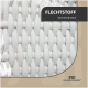 Nahaufnahme eines weichen, gewebten weißen Stoffes mit dem Text "FLECHTSTOFF" und "wärmend & weich" in einem dunklen Kasten, gebrandet mit dem Logo von Rohrs Schneider.