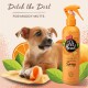 Deodorierendes Spray für Haustiere, beschriftet mit "Pet Head", mit einem Orangenduft und Aloe Vera, vor dem Hintergrund eines Hundes und Orangenscheiben.