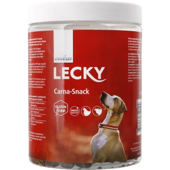 Transparenter Behälter mit LECKY Carna-Snack für Hunde, mit einem braunen und roten Etikett, das "Glutenfrei" und "Schweizer Qualität" angibt.
