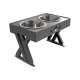 Erhöhte Futterstation für Haustiere mit zwei Edelstahlschalen, mit einem schwarzen Rahmen und Pfotenabdruckdesign.