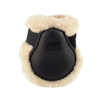Schwarze Pferdeschoner mit einem weichen, cremefarbenen Fleece-Futter, mit dem Eskadron-Logo auf der Vorderseite geprägt.