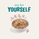 Een kom met huisdiervoeding gevuld met een mix van brokjes en kleurrijke ingrediënten, met de tekst 'zie voor JEZELF' erboven.