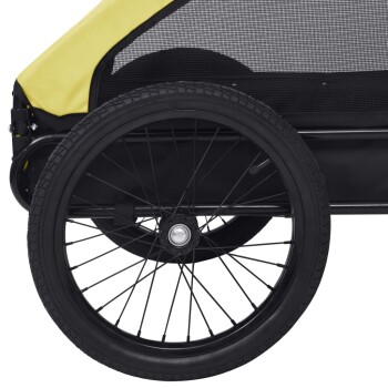 Nahaufnahme eines schwarzen Rades von einem Haustierwagen mit einem gelben Dach, das das Reifenprofil und das Radnaben-Design zeigt.