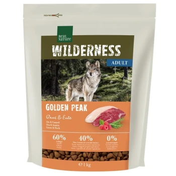 WILDERNESS Trockenfutter Hund, Adult, Golden Peak Gans und Ente 1 kg Hundefuttertüte mit der Aufschrift 'Wilderness Golden Peak', mit einem Wolfbild, 60% Fleisch, 40% Früchte und Gemüse, 0% Getreide.