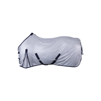 Eine leichte, atmungsaktive Pferde-Decke in Weiß mit marineblauen Akzenten und verstellbaren Riemen, entworfen für Komfort und Schutz.