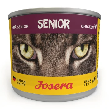 Nassfutter Katze, Senior 6x200 g Eine Dose Josera Senior Chicken Katzenfutter mit einem Nahaufnahmebild eines Katzenkopfes mit auffälligen grünen Augen, beschriftet mit "SENIOR" und "GRAIN FREE."
