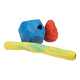 Drei bunte Hundespielzeuge: eine blaue geometrische Form, ein roter Tropfen und ein gelber Stock, alle mit "RUFFWEAR" gebrandet.
