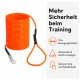 Oranges Hundeleinen mit schwarzem Griff und silbernem Metallverschluss zur Befestigung am Halsband.