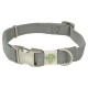 Graues Haustierhalsband mit einer Metallschnalle und D-Ring, mit einem Etikett, das "Naturally Good Co." liest.