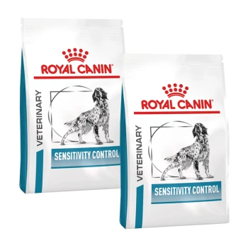 Zwei Säcke Royal Canin Veterinary Sensitivity Control Hundefutter, mit einer schwarz-weißen Hundillustration und dem Markenlogo.