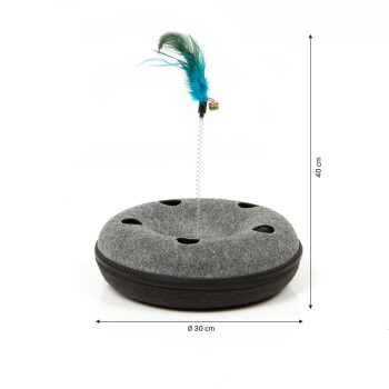 Graues, kreisförmiges Katzenspielzeug mit einer Feder auf einer Feder, mit einem Durchmesser von 30 cm und einer Höhe von 40 cm.
