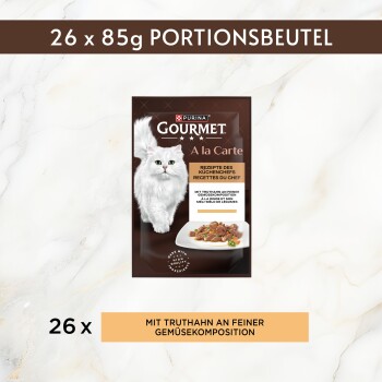 Purina Gourmet A la Carte Katzenfutterbeutel, weiße Katze und Teller; Text '26 x 85g PORTIONSBEUTEL' und 'MIT TRUTHAN...'