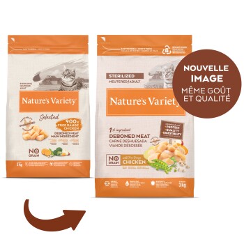 Deux sacs de nourriture stérilisée pour chat Nature's Variety avec viande désossée et poulet élevé en plein air, étiquetés « Nouvelle Image ».