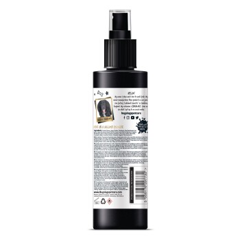 Schwarze Sprühflasche mit dem Etikett "One in a Million Cologne" mit einem Foto eines Hundes und einem Text, der das Produkt und die Marke vorstellt.