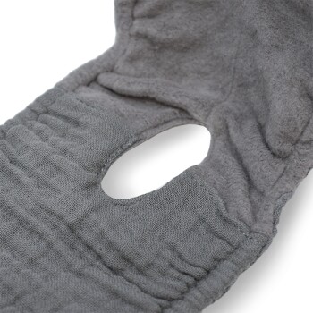 Graue Haustierpflege-Handschuh mit strukturierter Oberfläche und offenem Loch, entworfen zum Entfernen von losem Fell und Schmutz von Haustieren.