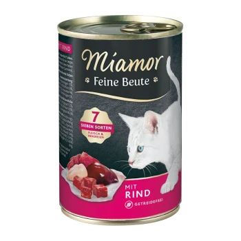 Dosen-Hundefutter mit der Aufschrift 'Miamor Feine Beute' mit Rindfleisch, mit einer weißen Katze auf der Vorderseite und der Angabe '7 Sorten' und 'Getreidefrei.'