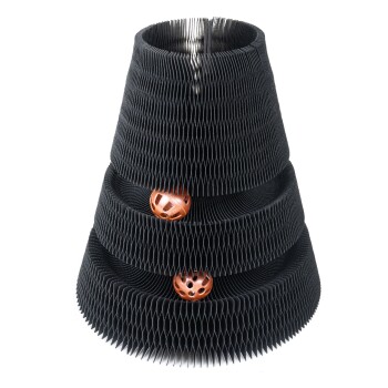 Schwarzes Honigwaben-Tier-Spielzeug mit zwei kupferfarbenen Bällen, die in seinen Schichten eingebettet sind, entworfen für interaktives Spiel.