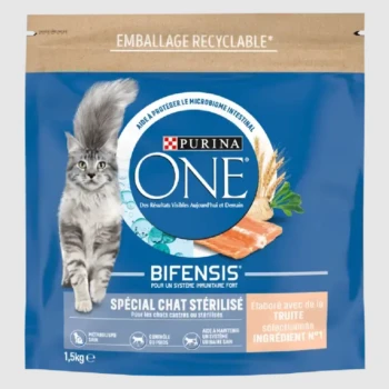 Sac de nourriture pour chat Purina ONE Bifensis (1,5 kg) avec un chat gris, mettant en avant les avantages pour les chats stérilisés et la truite comme ingrédient principal.
