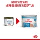 Zwei Dosen Royal Canin Haustierfutter: "Pediatric Starter" und "Starter Mother & Babydog", mit einem roten Pfeil, der das neue Design und Rezept hervorhebt.
