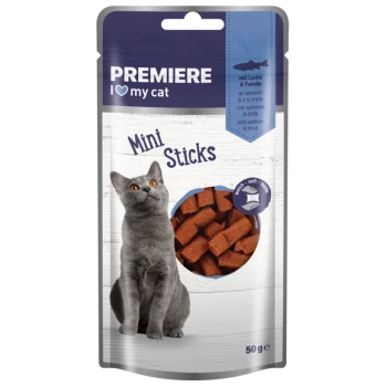 PREMIERE I love my cat Mini Sticks weiche Leckerlis mit Lachs & Forelle, 50 g, mit grauer Katze und Leckerli-Stücken.