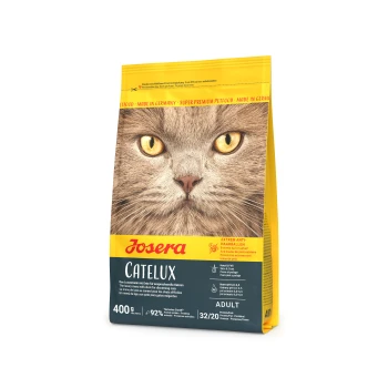 Eine 400g Tüte Josera Catelux Katzenfutter mit einem Nahaufnahme des Gesichts einer Katze, mit Text, der "Extreme Anti-Haarball" und Nährstoffdetails hervorhebt.