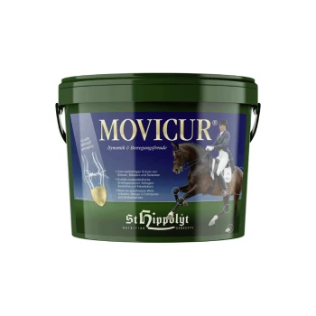 Grüner Behälter mit MOVICUR-Pferdesupplement, mit einem Reiter auf einem Pferd, und Text, der Vorteile für Gelenke und Mobilität hervorhebt.