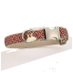Stylische Hundehalsband mit einem rot- und cremefarbenen geometrischen Muster, silberner Schnalle und einem dekorativen Quastenanhänger.
