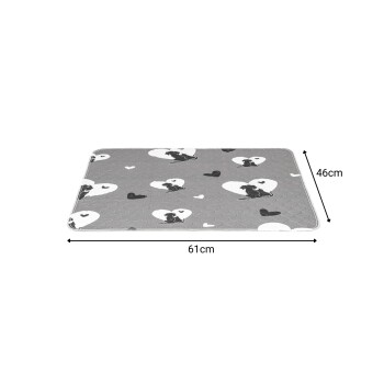 Graue Haustiermatte mit schwarzen und weißen Katzen- und Hundehertzen, Maße 61 cm mal 46 cm.