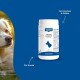 Weiße Canina Calciumcarbonat-Tablettenflasche für Hunde vor blauem Hintergrund mit Hundefoto links; Pfeile beschriften "Für Knochen & Gebiss" und "Für Hunde".